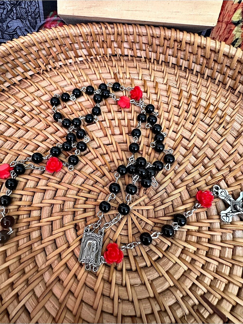 Vampire Rosary – Black Beads & Blood Red Roses - Picture 4 of 7